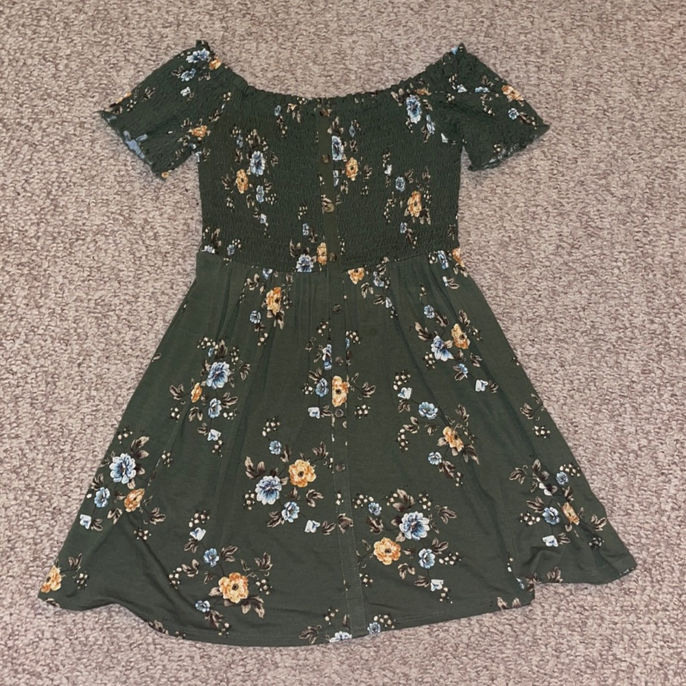 Green flowery off-the-shoulder dress